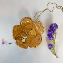 Load image into Gallery viewer, Marigold Flower Dish